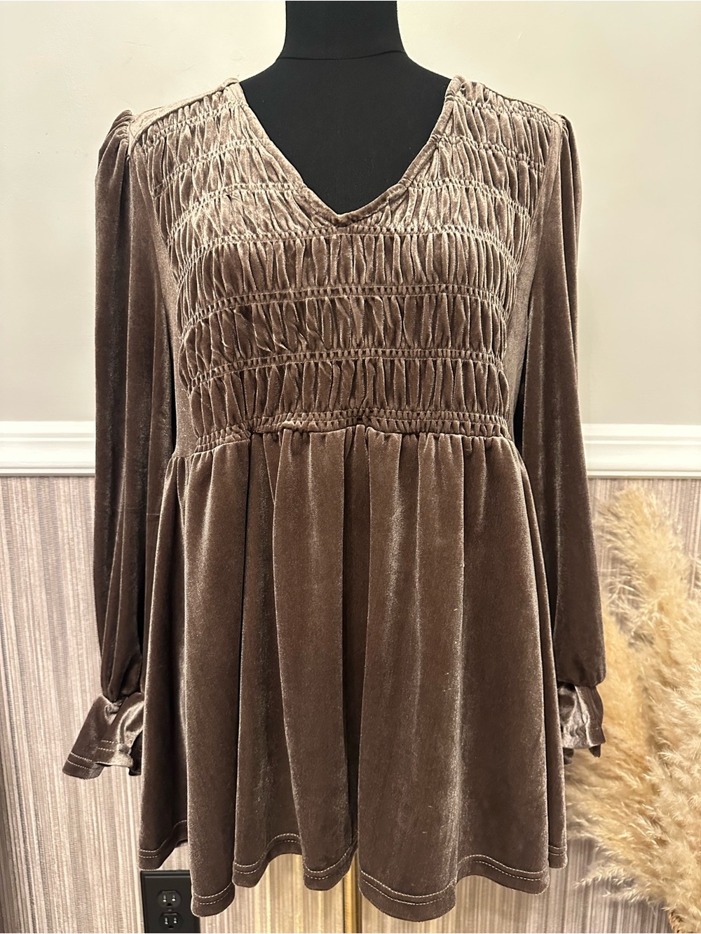 Umgee Medium Brown Velvet Smocked Babydoll Long Sleeve Tunic Top NWT